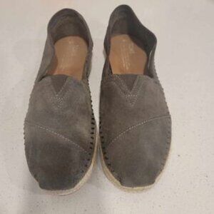 Women's Classic Green Suede Toms, size 9